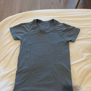 lululemon athletica Slate Gray Short Sleeve Tee